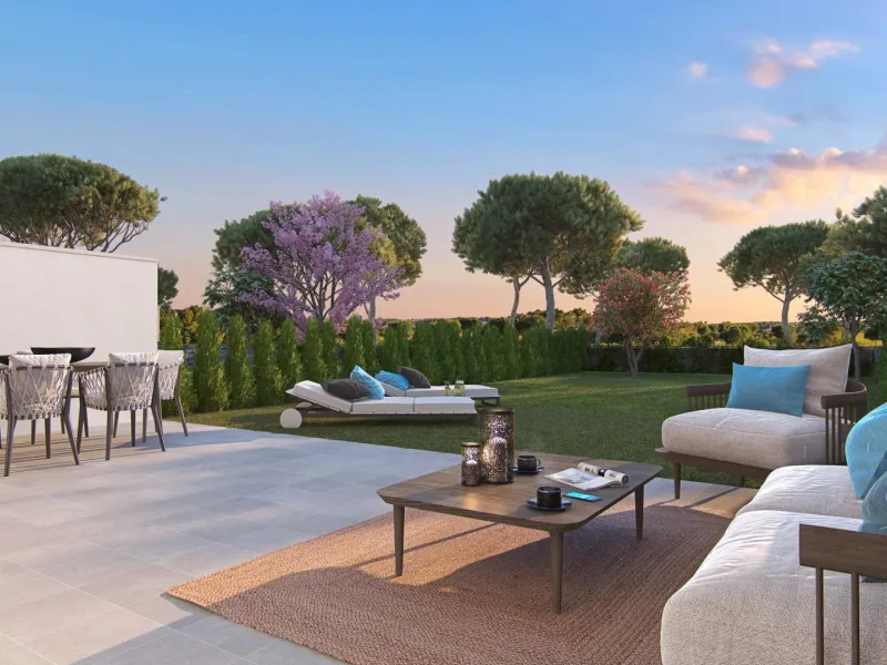 EXCLUSIVE TOWNHOUSES ON THE COSTA DE SOL IN THE AREA OF SOTOGRANDE& & Development of 32 townhouses with 4 bedrooms, front line golf. Generous outdoor space with terrace and private garden. Solarium in some homes, and 2 parking spaces. On the first f