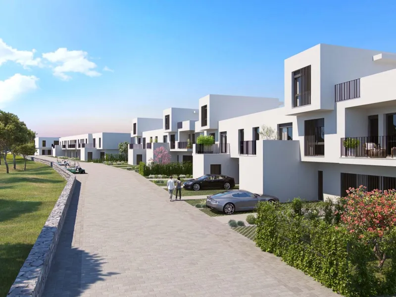 EXCLUSIVE TOWNHOUSES ON THE COSTA DE SOL IN THE AREA OF SOTOGRANDE& & Development of 32 townhouses with 4 bedrooms, front line golf. Generous outdoor space with terrace and private garden. Solarium in some homes, and 2 parking spaces. On the first f