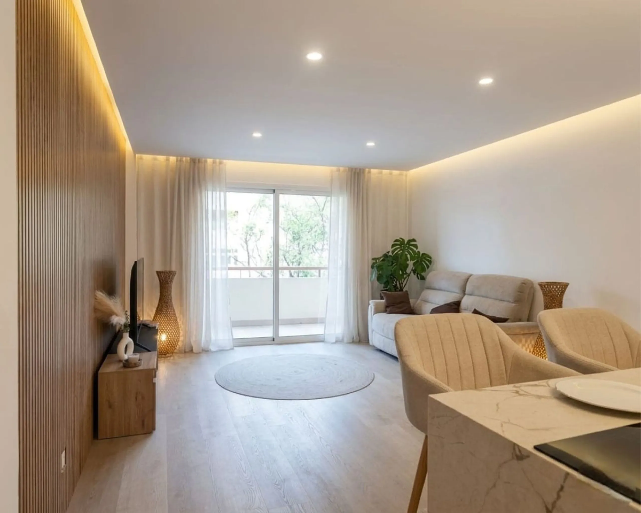 NEWLY RENOVATED apartment in the CENTER of FUENGIROLA, meters from the SEA.