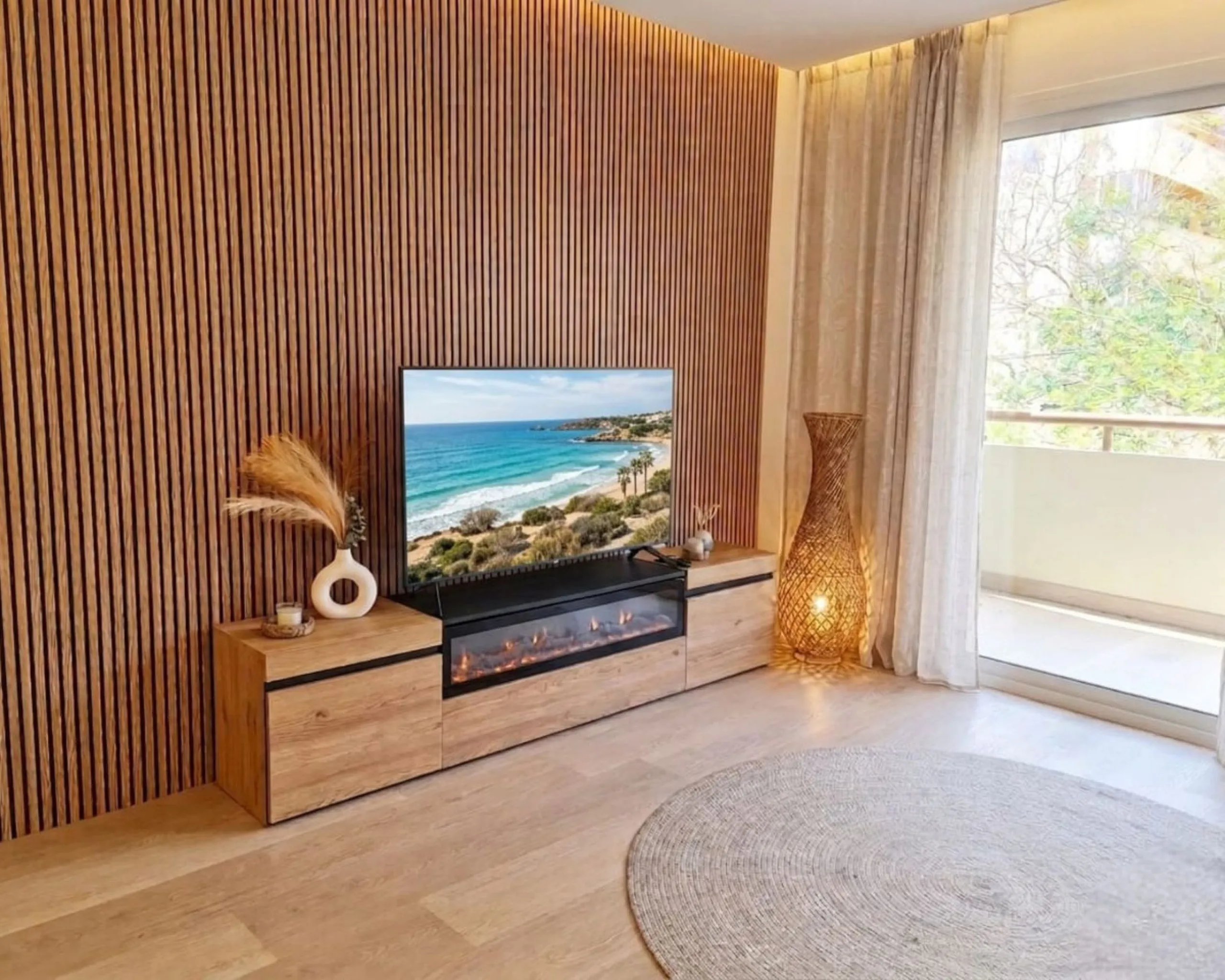 NEWLY RENOVATED apartment in the CENTER of FUENGIROLA, meters from the SEA.