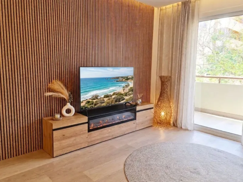 NEWLY RENOVATED apartment in the CENTER of FUENGIROLA, meters from the SEA.