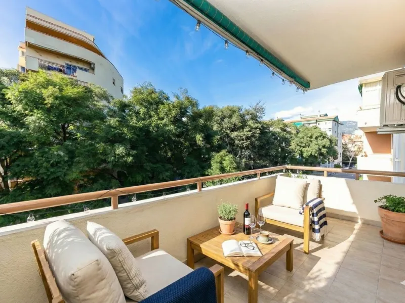 NEWLY RENOVATED apartment in the CENTER of FUENGIROLA, meters from the SEA.
