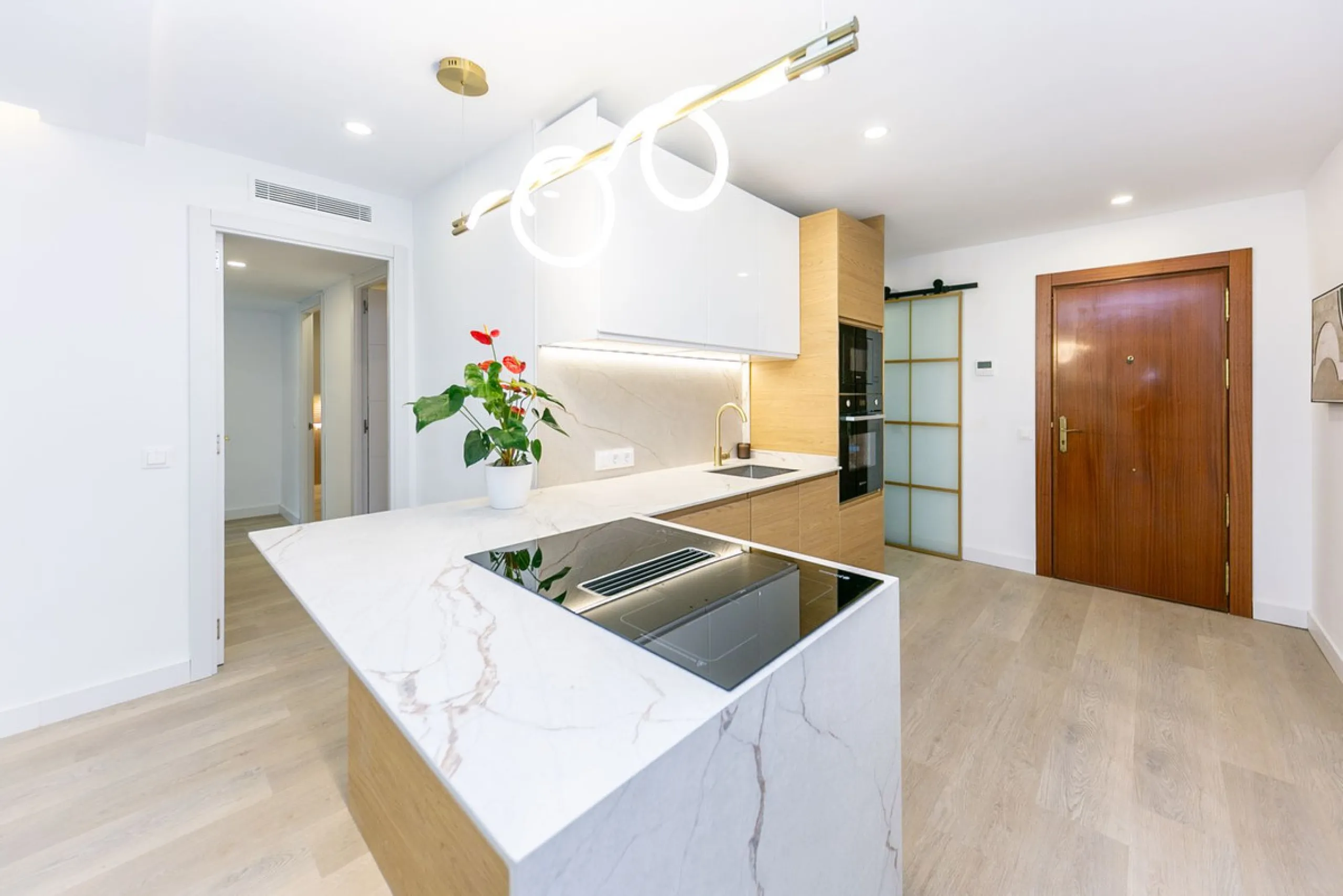 NEWLY RENOVATED apartment in the CENTER of FUENGIROLA, meters from the SEA.