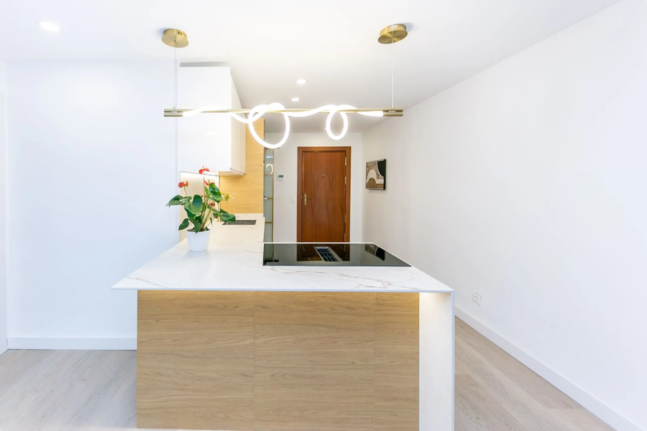 NEWLY RENOVATED apartment in the CENTER of FUENGIROLA, meters from the SEA.