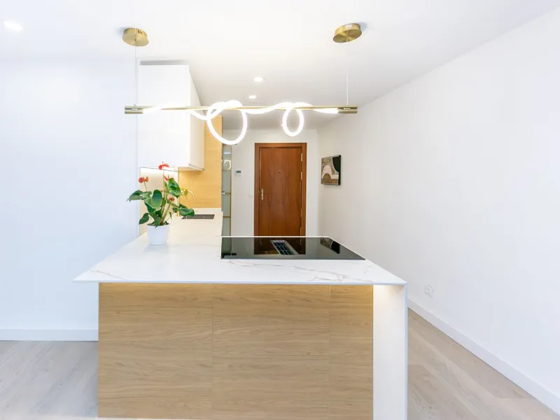 NEWLY RENOVATED apartment in the CENTER of FUENGIROLA, meters from the SEA.
