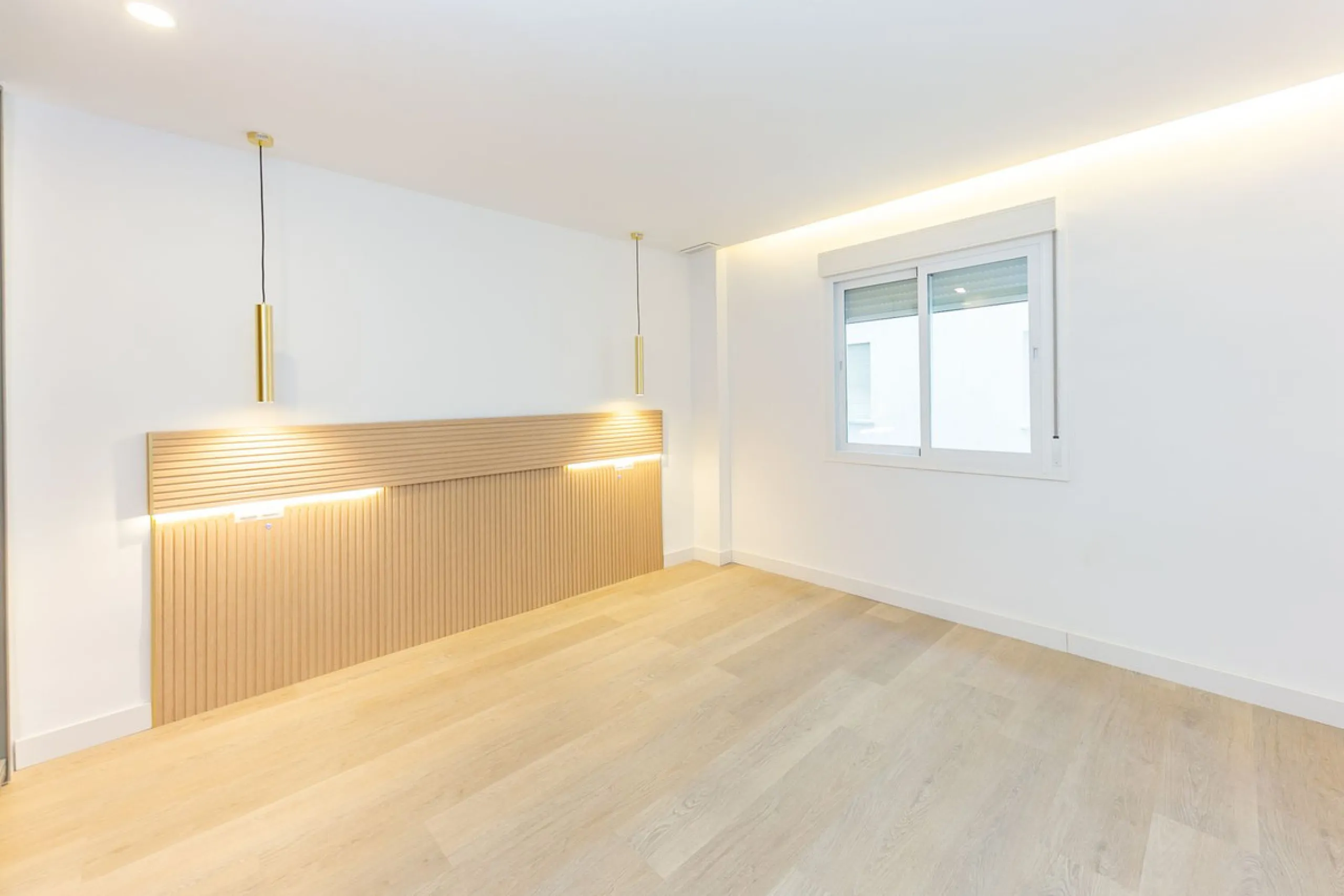 NEWLY RENOVATED apartment in the CENTER of FUENGIROLA, meters from the SEA.
