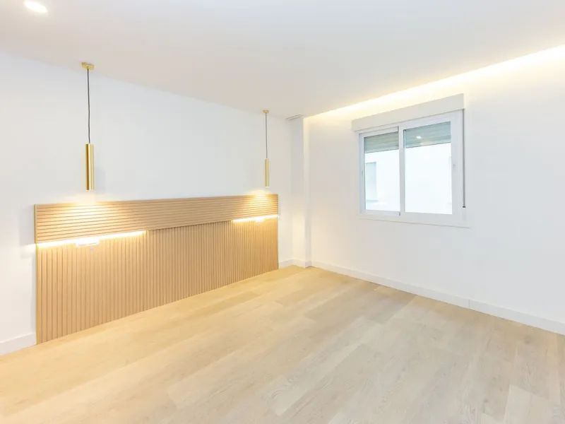 NEWLY RENOVATED apartment in the CENTER of FUENGIROLA, meters from the SEA.