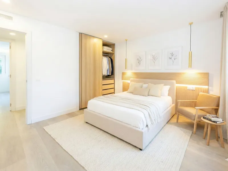 NEWLY RENOVATED apartment in the CENTER of FUENGIROLA, meters from the SEA.