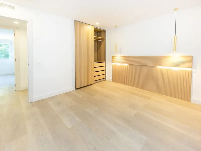 NEWLY RENOVATED apartment in the CENTER of FUENGIROLA, meters from the SEA.