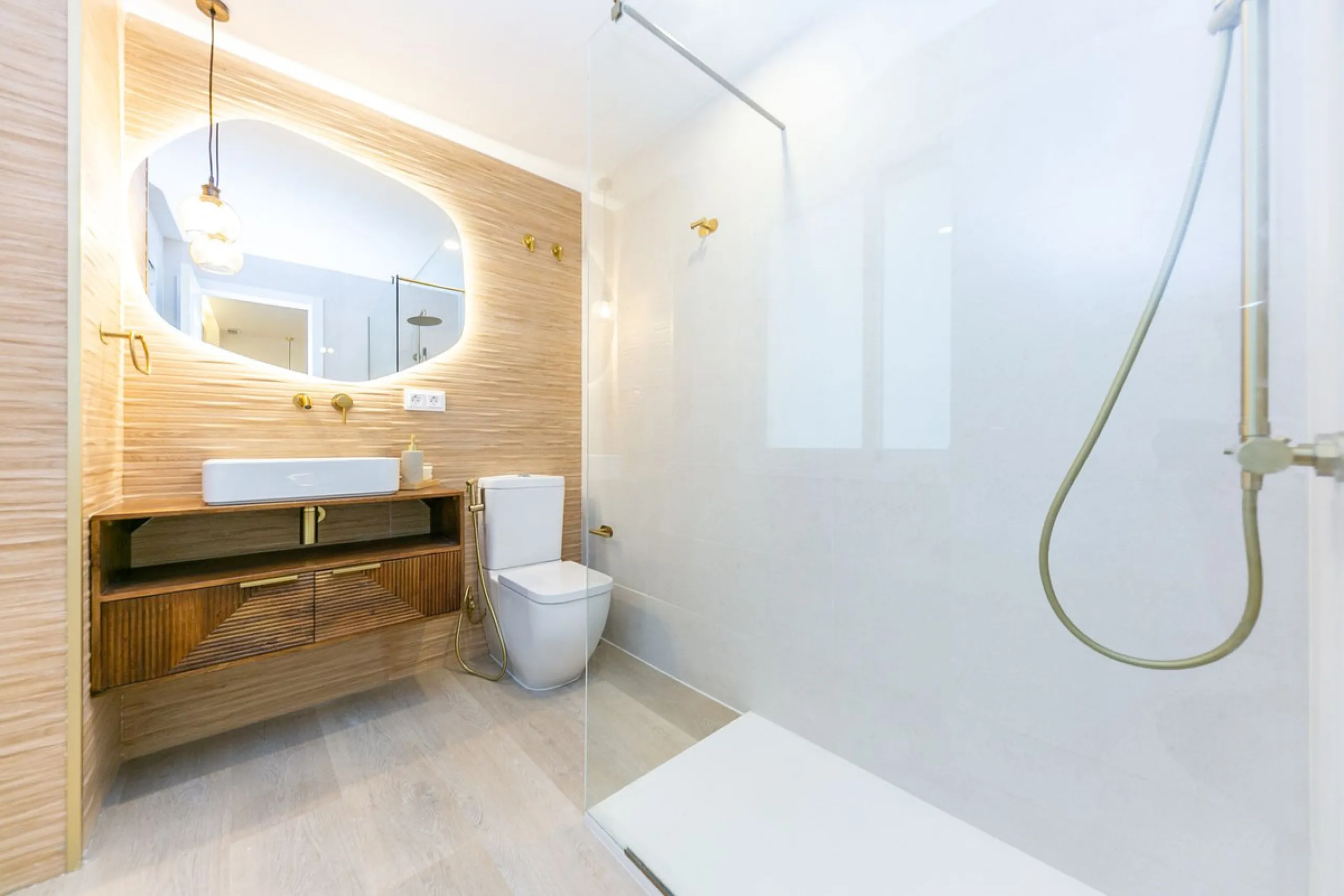 NEWLY RENOVATED apartment in the CENTER of FUENGIROLA, meters from the SEA.