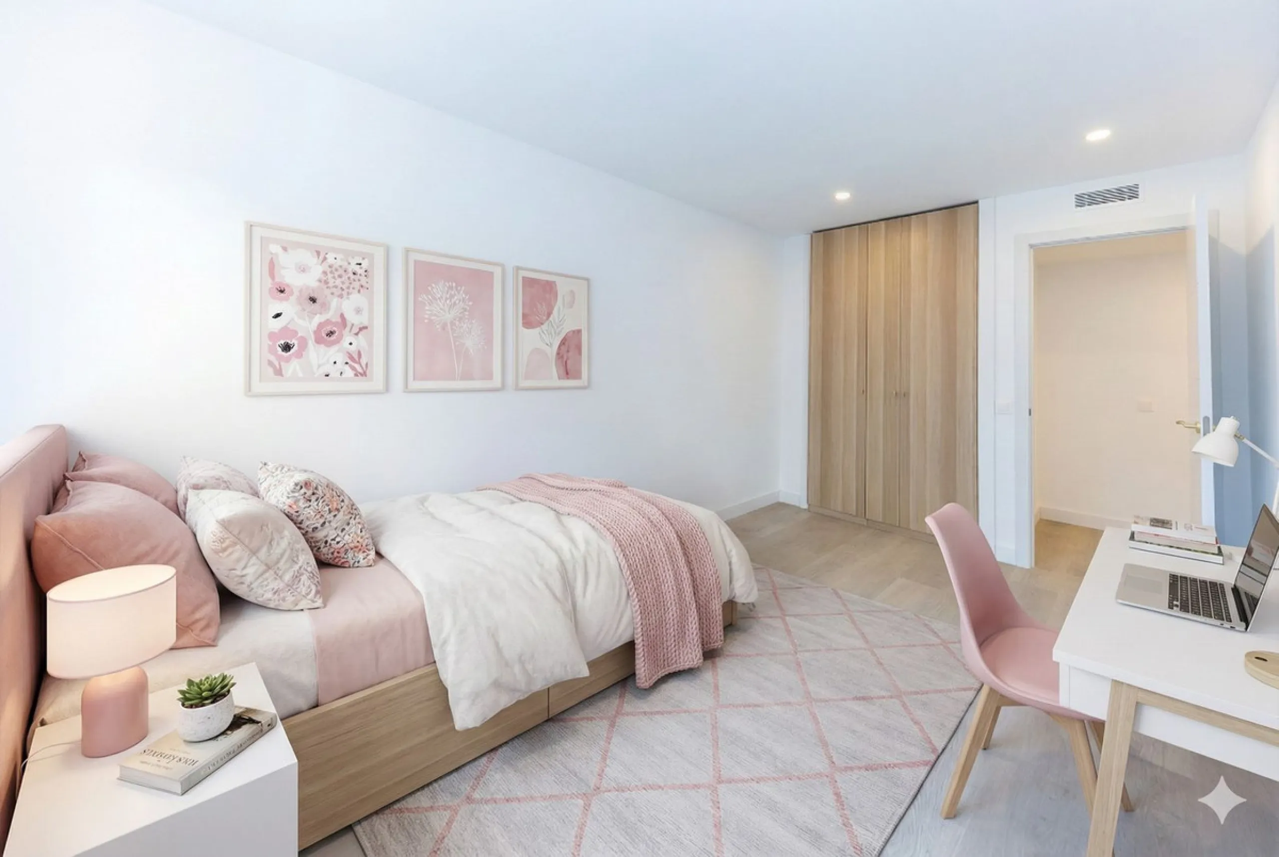 NEWLY RENOVATED apartment in the CENTER of FUENGIROLA, meters from the SEA.