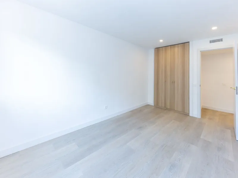 NEWLY RENOVATED apartment in the CENTER of FUENGIROLA, meters from the SEA.