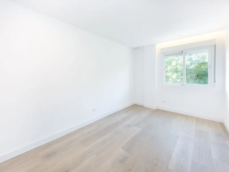 NEWLY RENOVATED apartment in the CENTER of FUENGIROLA, meters from the SEA.
