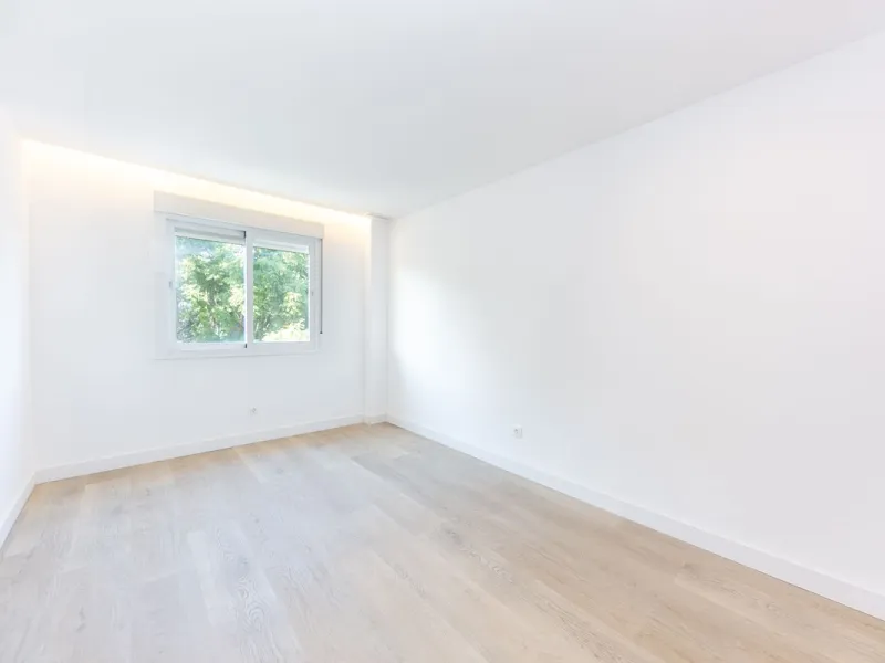 NEWLY RENOVATED apartment in the CENTER of FUENGIROLA, meters from the SEA.