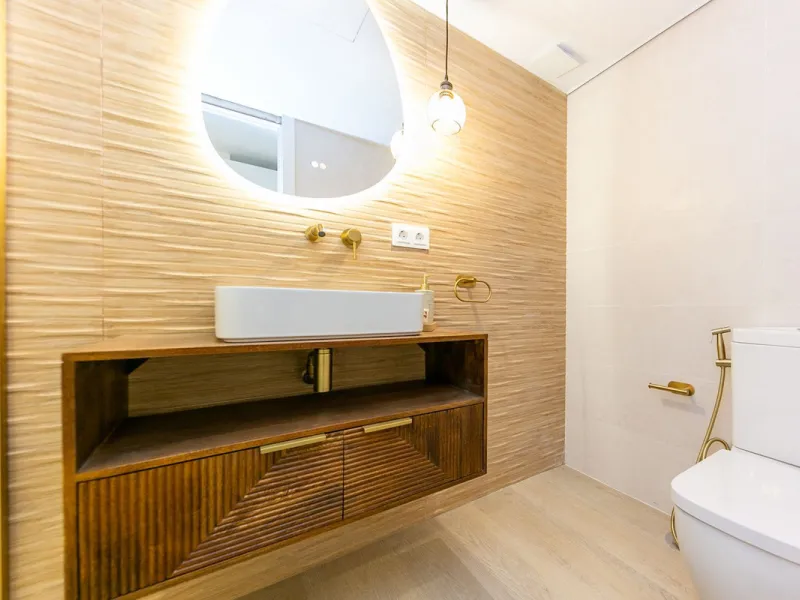 NEWLY RENOVATED apartment in the CENTER of FUENGIROLA, meters from the SEA.