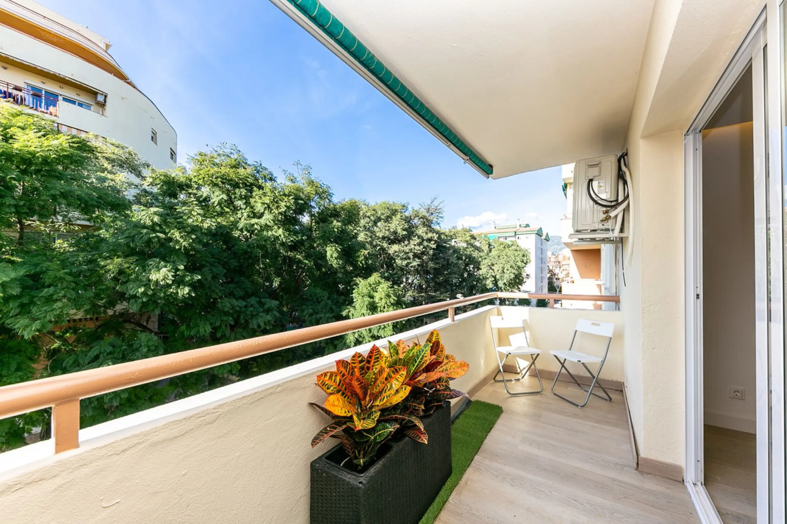 NEWLY RENOVATED apartment in the CENTER of FUENGIROLA, meters from the SEA.