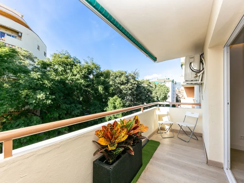 NEWLY RENOVATED apartment in the CENTER of FUENGIROLA, meters from the SEA.