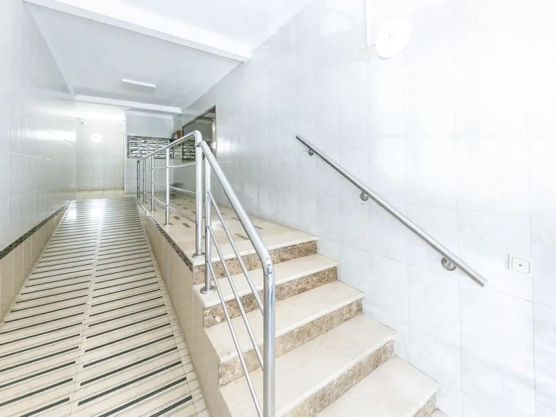 NEWLY RENOVATED apartment in the CENTER of FUENGIROLA, meters from the SEA.