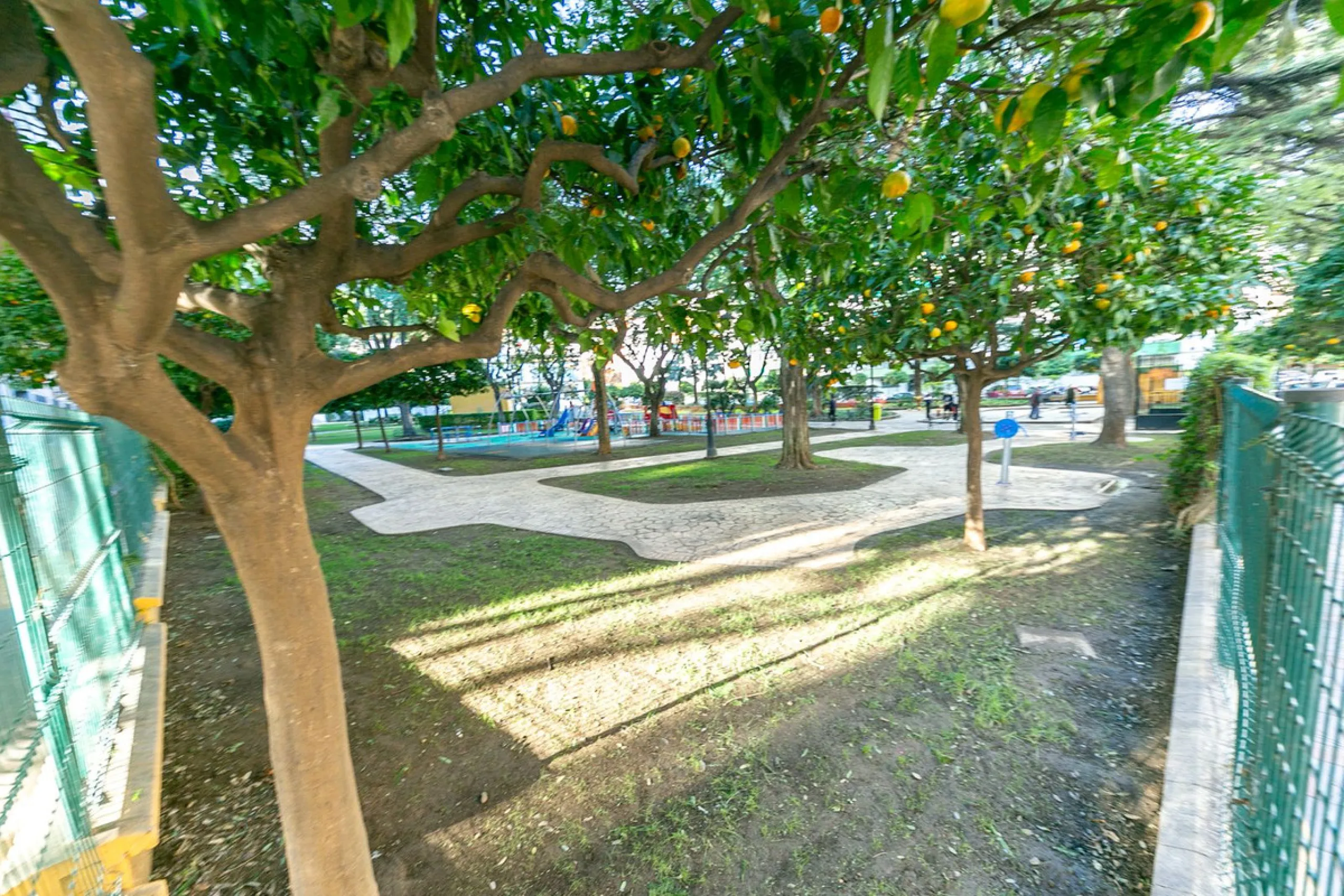 NEWLY RENOVATED apartment in the CENTER of FUENGIROLA, meters from the SEA.