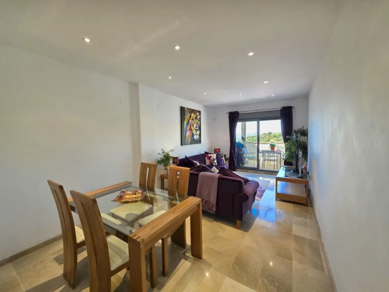 Just minutes from the world-renowned Marina de Sotogrande, in the exclusive Bahía de las Rocas/La Paloma district, lies this elegant residential complex designed for comfort, style, and relaxation.