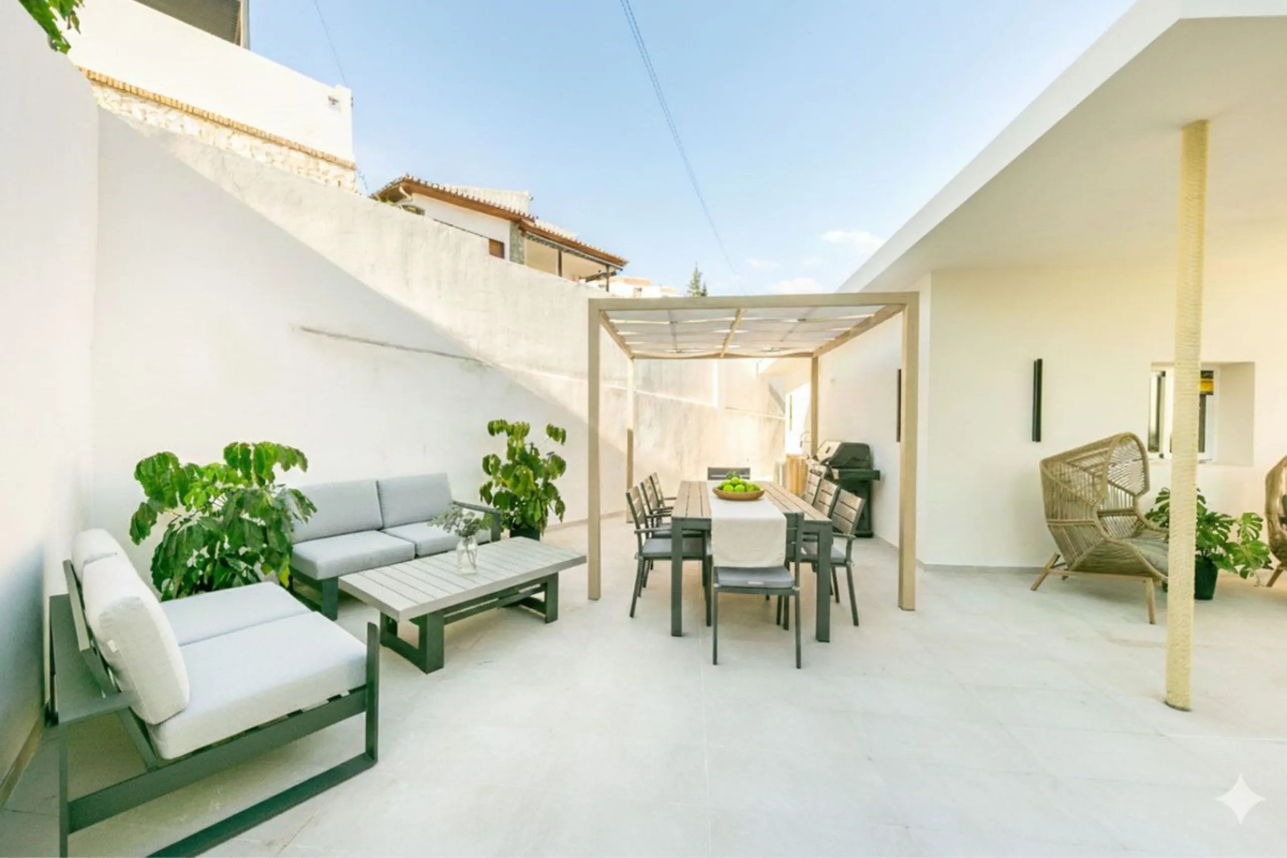 Brand New Designer Villa: Absolute Tranquility and Close to Everything