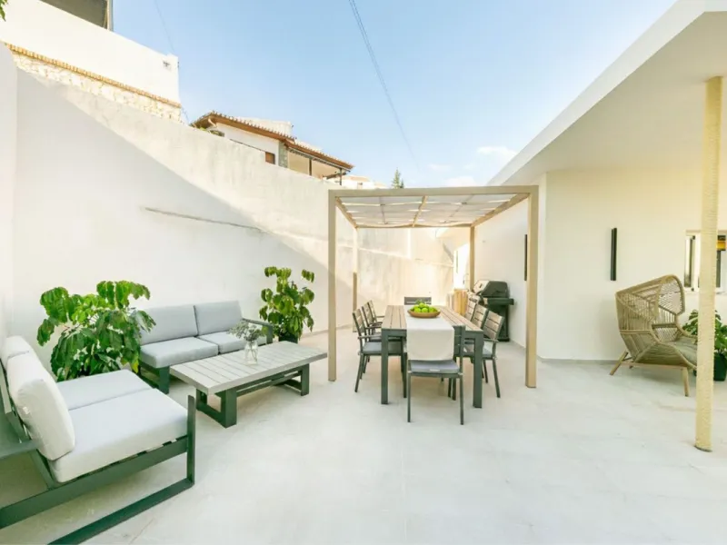 Brand New Designer Villa: Absolute Tranquility and Close to Everything