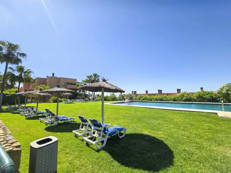 Just minutes from the world-renowned Marina de Sotogrande, in the exclusive Bahía de las Rocas/La Paloma district, lies this elegant residential complex designed for comfort, style, and relaxation.