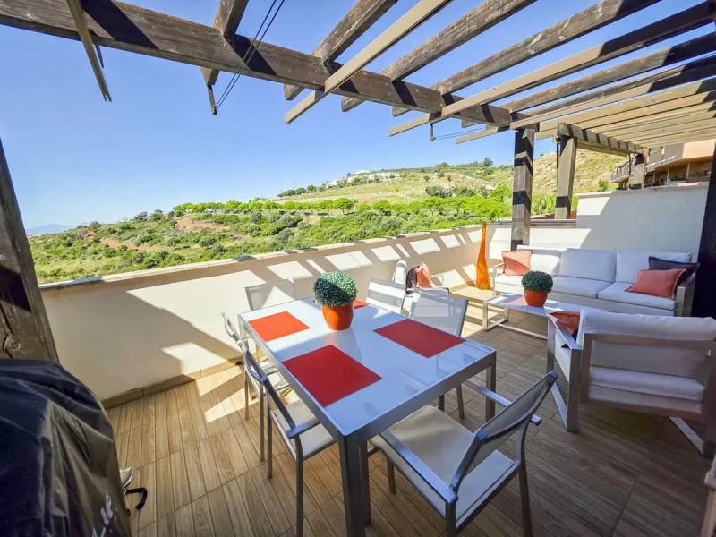 Just minutes from the world-renowned Marina de Sotogrande, in the exclusive Bahía de las Rocas/La Paloma district, lies this elegant residential complex designed for comfort, style, and relaxation.