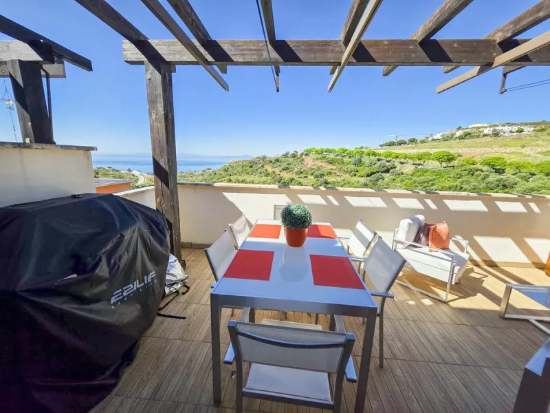 Just minutes from the world-renowned Marina de Sotogrande, in the exclusive Bahía de las Rocas/La Paloma district, lies this elegant residential complex designed for comfort, style, and relaxation.