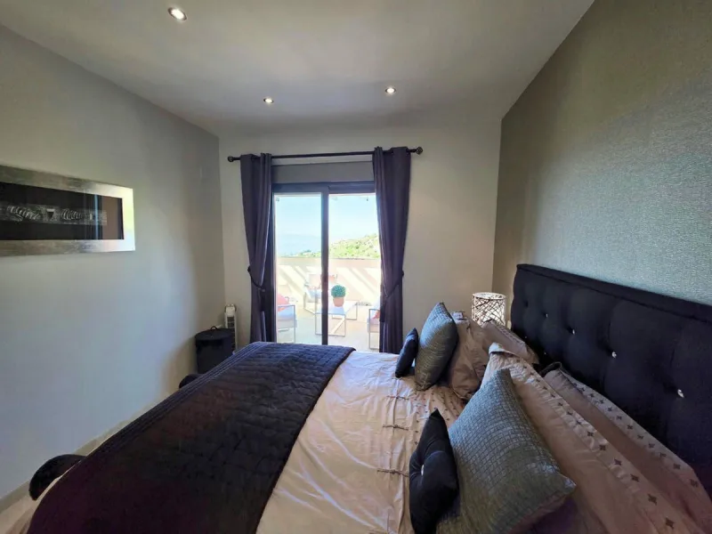 Just minutes from the world-renowned Marina de Sotogrande, in the exclusive Bahía de las Rocas/La Paloma district, lies this elegant residential complex designed for comfort, style, and relaxation.