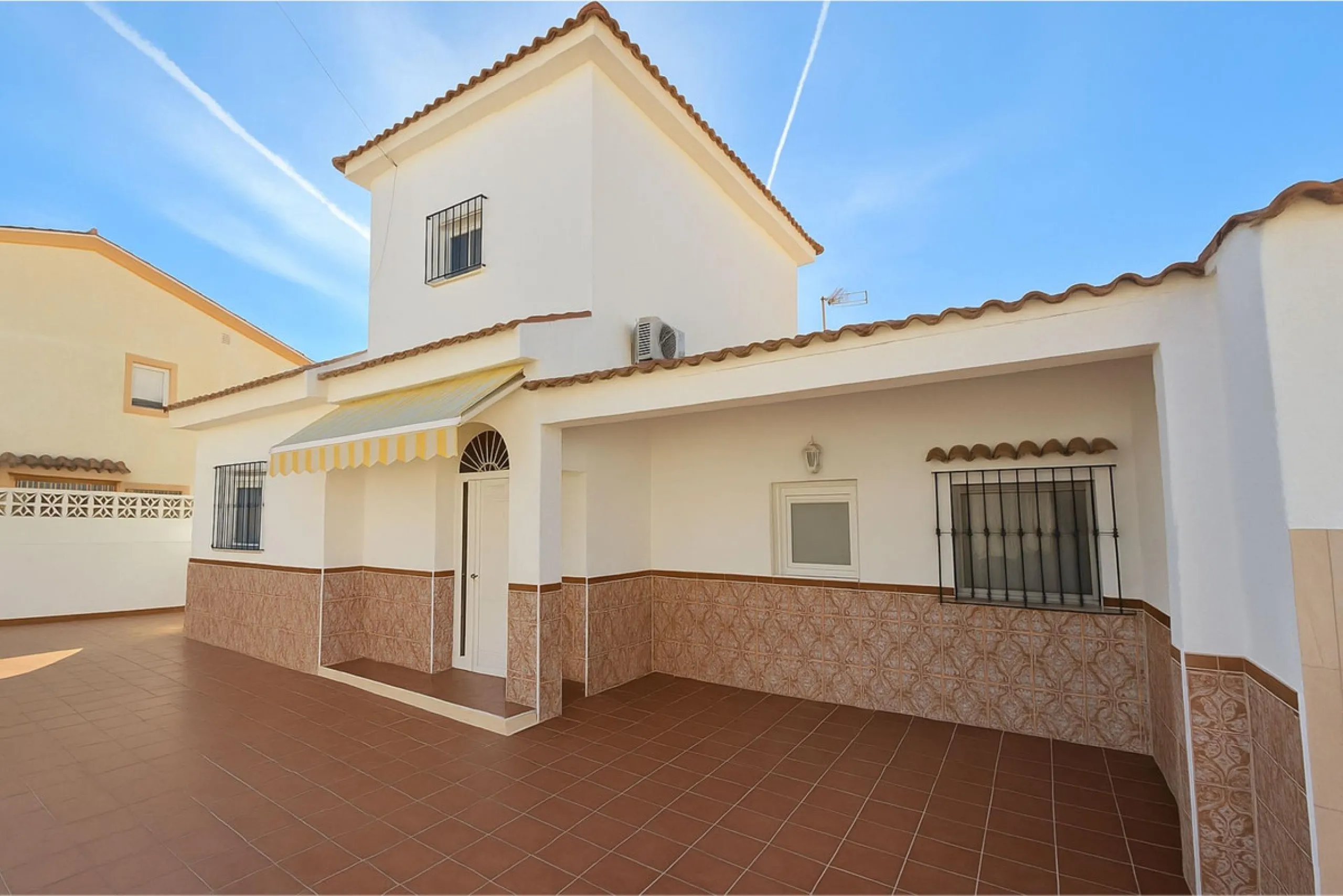 Detached villa in Benalmádena with views and pool