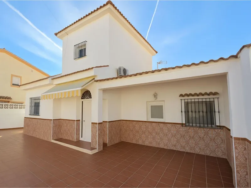 Detached villa in Benalmádena with views and pool