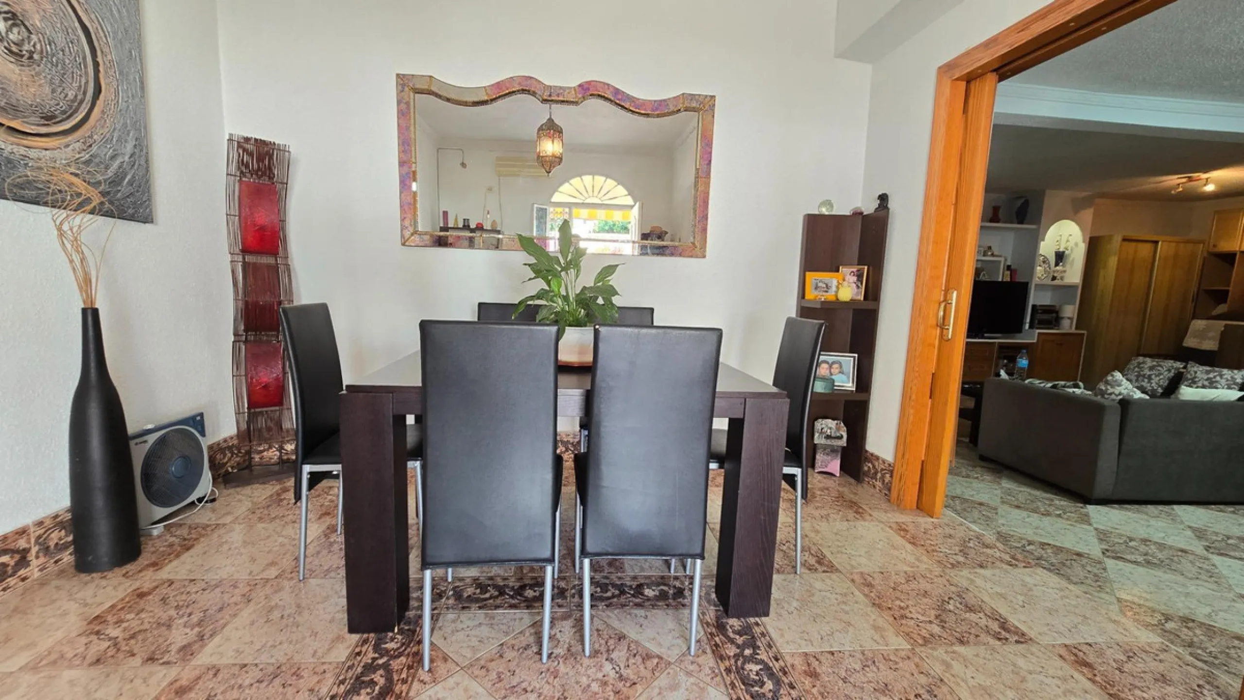 Detached villa in Benalmádena with views and pool