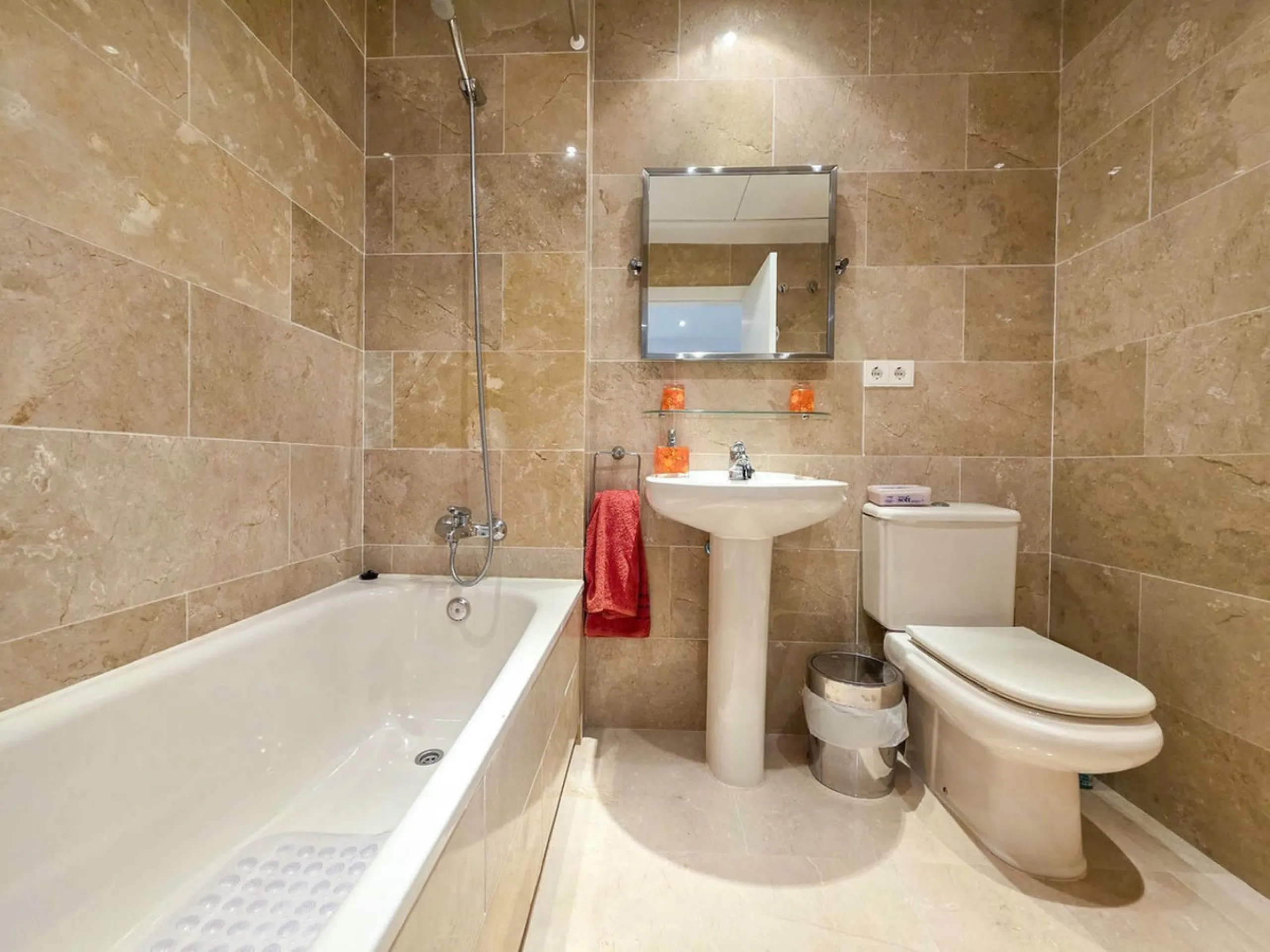 Just minutes from the world-renowned Marina de Sotogrande, in the exclusive Bahía de las Rocas/La Paloma district, lies this elegant residential complex designed for comfort, style, and relaxation.
