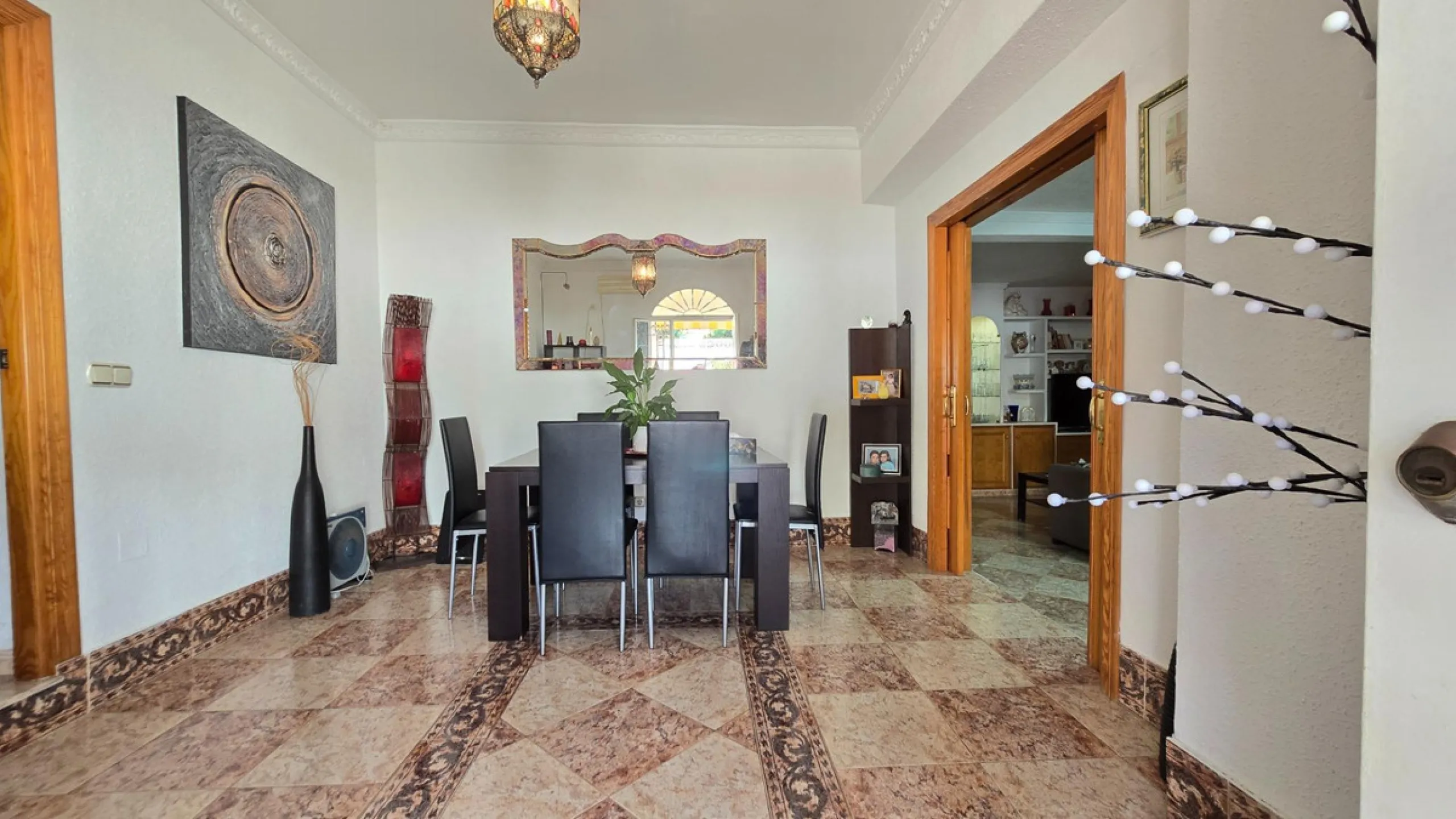 Detached villa in Benalmádena with views and pool