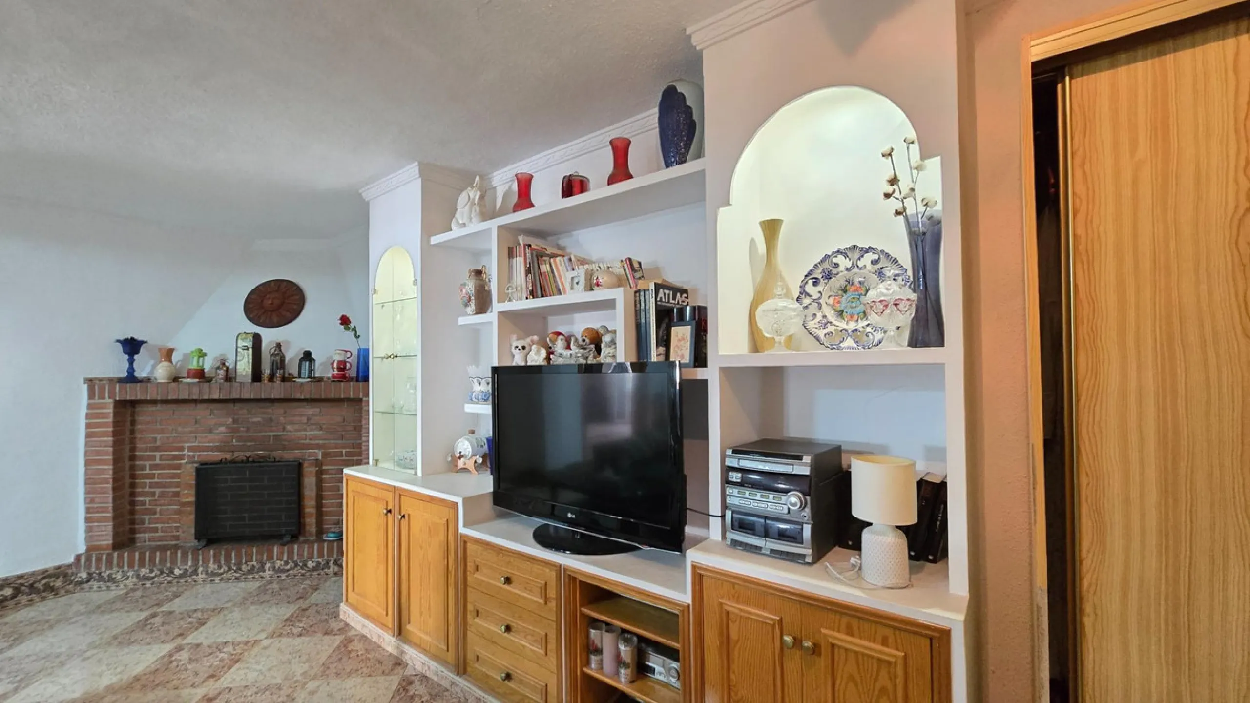 Detached villa in Benalmádena with views and pool