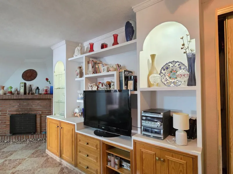 Detached villa in Benalmádena with views and pool