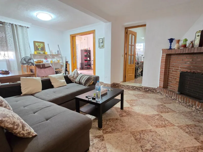 Detached villa in Benalmádena with views and pool
