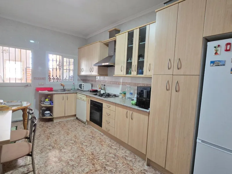 Detached villa in Benalmádena with views and pool