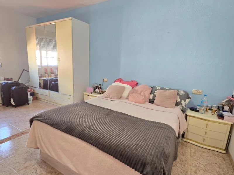 Detached villa in Benalmádena with views and pool