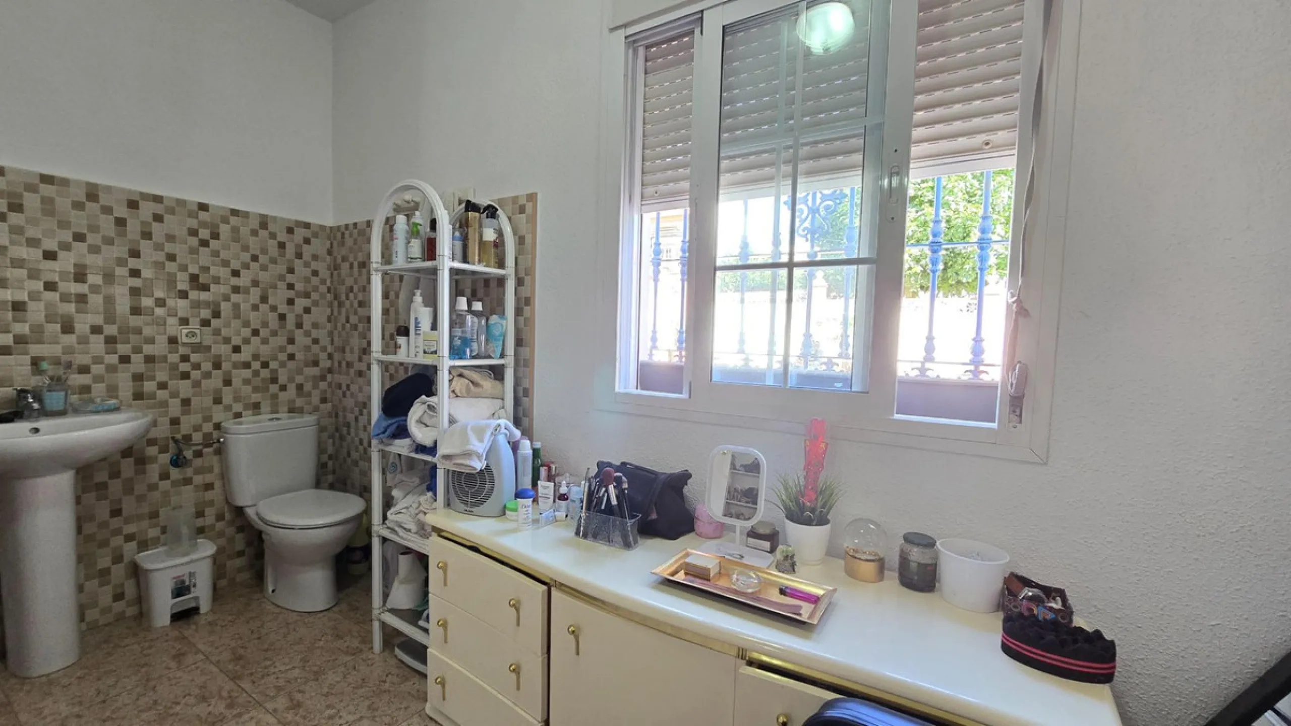 Detached villa in Benalmádena with views and pool