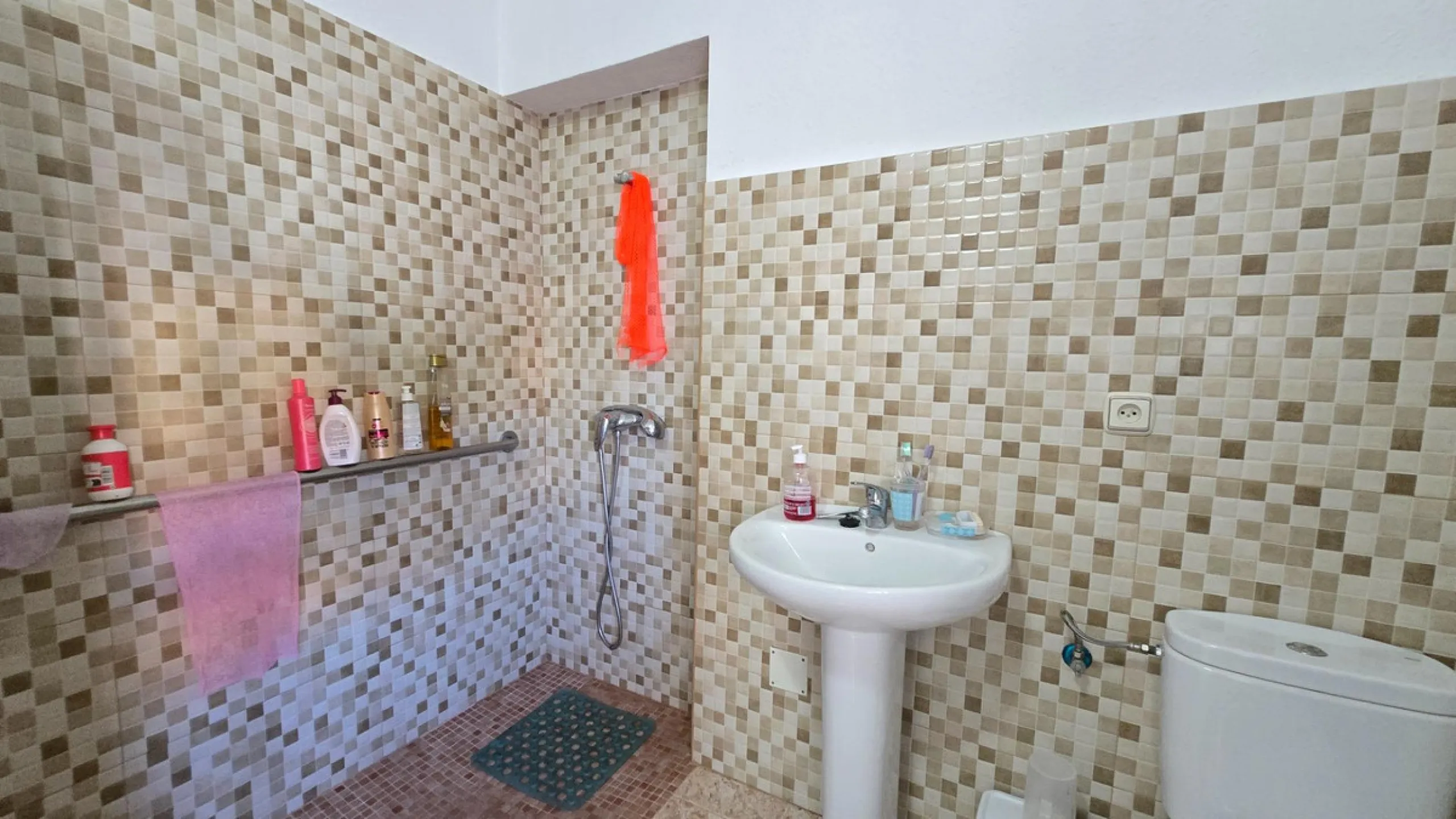 Detached villa in Benalmádena with views and pool