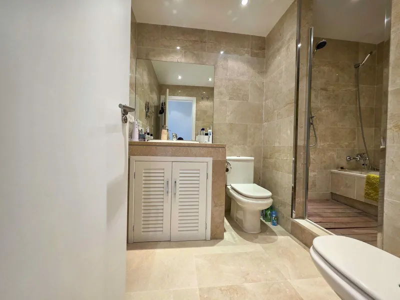 Just minutes from the world-renowned Marina de Sotogrande, in the exclusive Bahía de las Rocas/La Paloma district, lies this elegant residential complex designed for comfort, style, and relaxation.