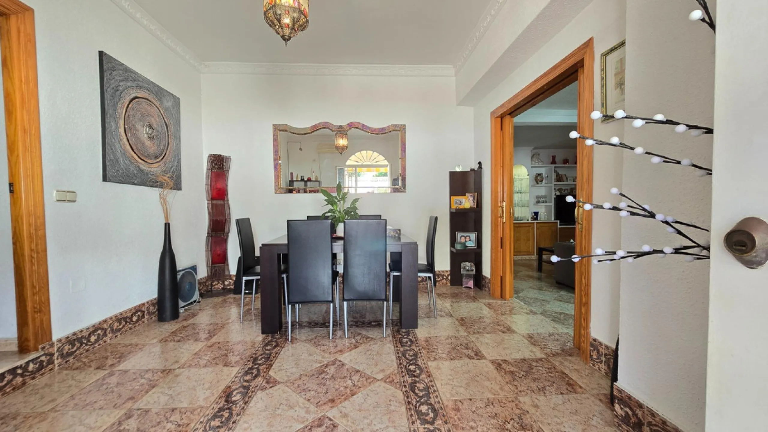 Detached villa in Benalmádena with views and pool
