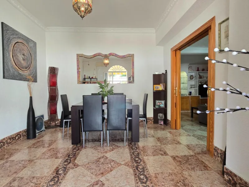 Detached villa in Benalmádena with views and pool