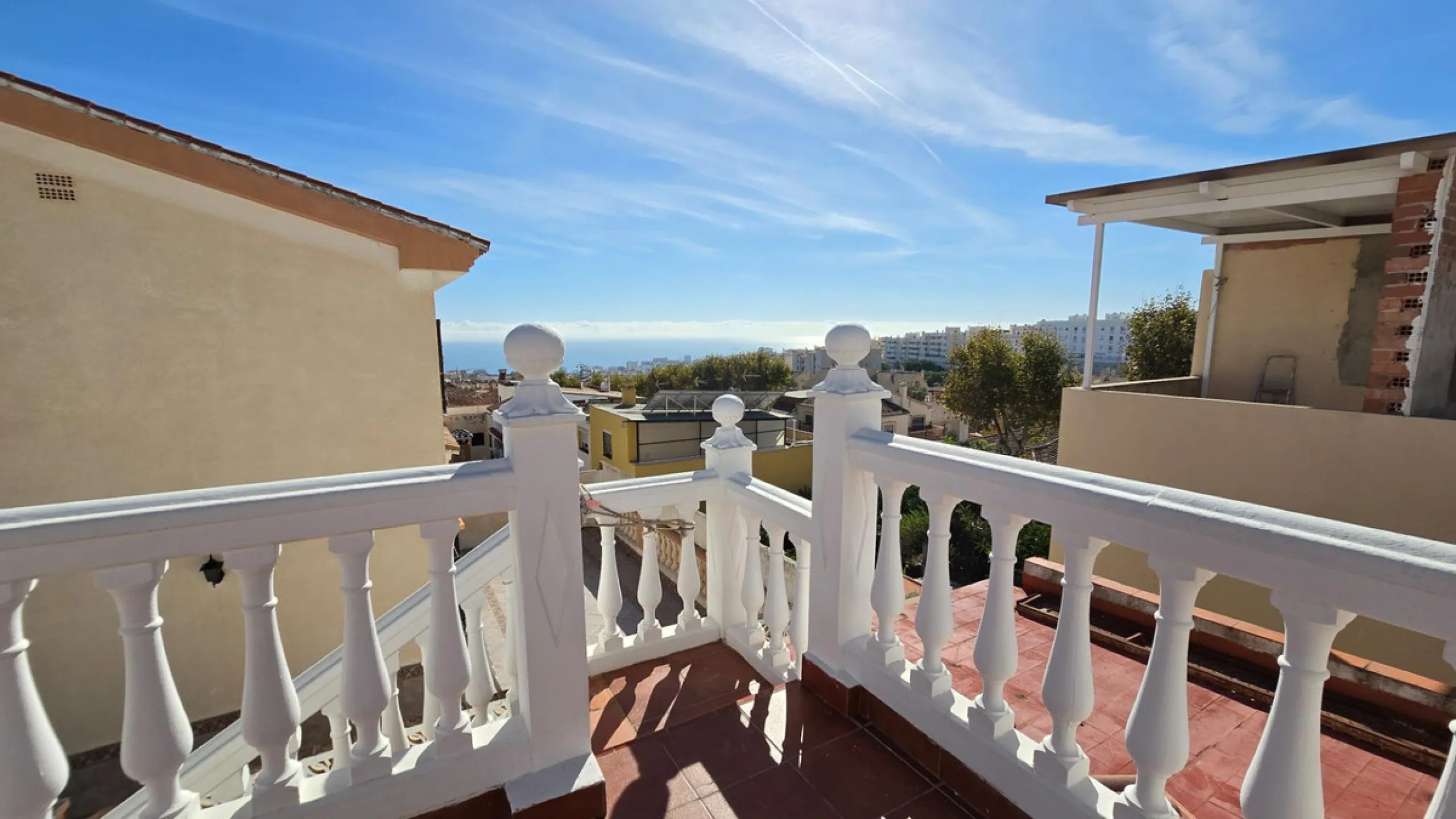 Detached villa in Benalmádena with views and pool
