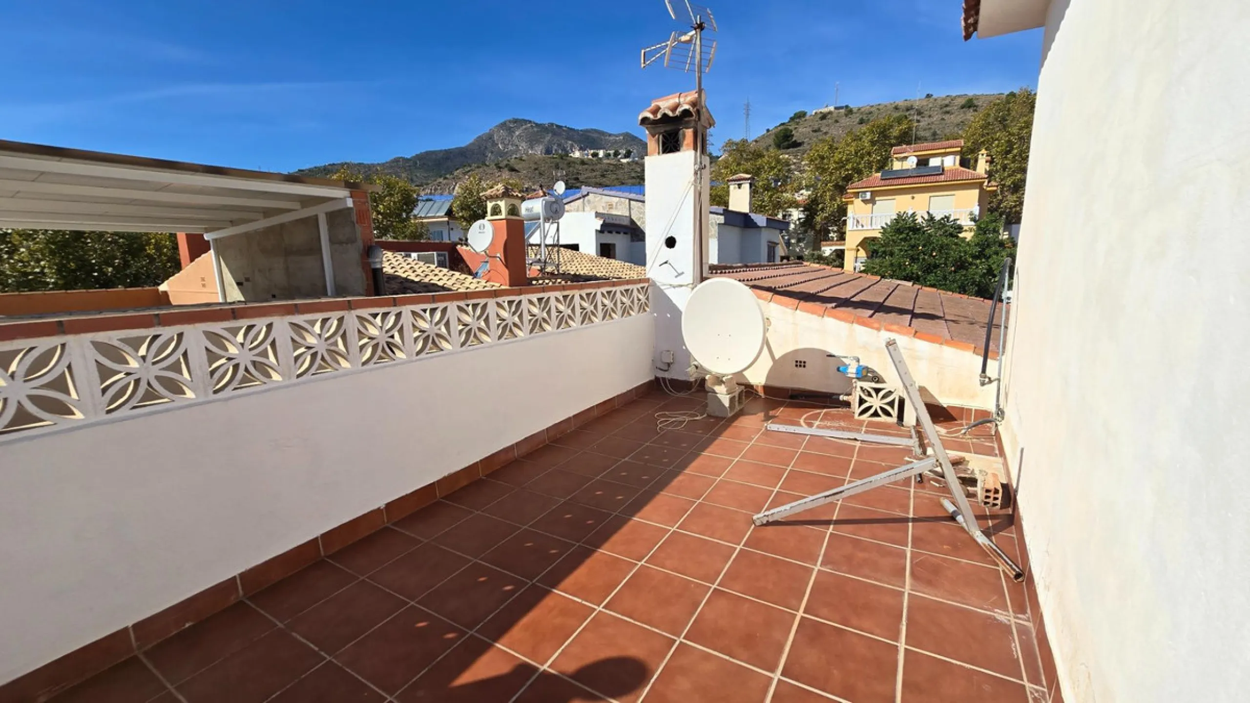 Detached villa in Benalmádena with views and pool