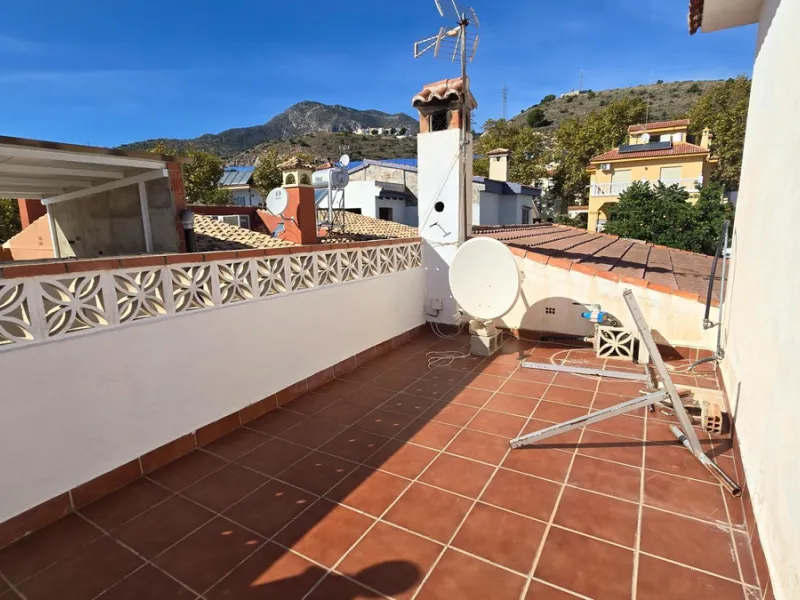 Detached villa in Benalmádena with views and pool