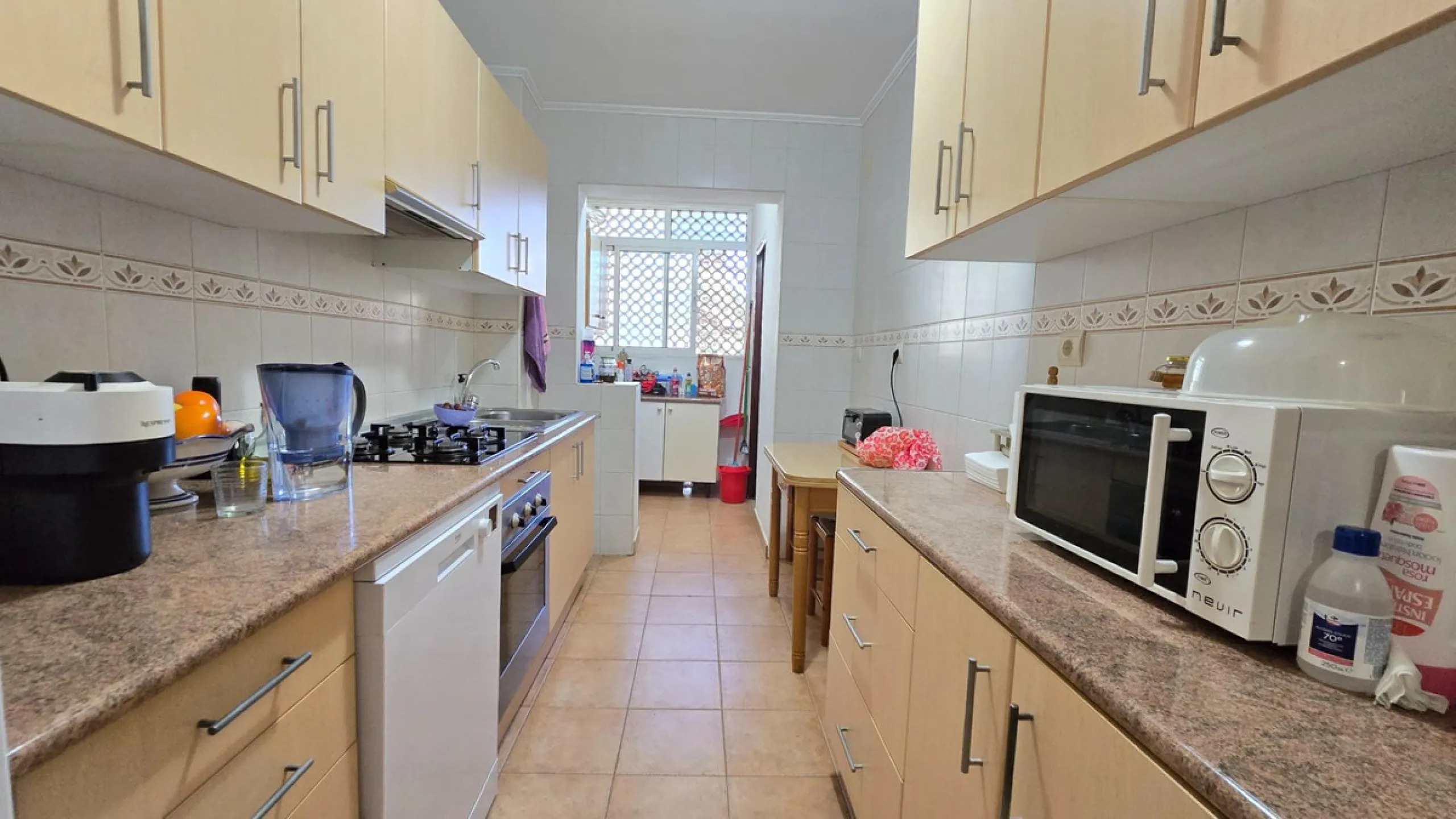 We present this spacious and bright duplex apartment located in the heart of Arroyo de la Miel, Benalmádena.