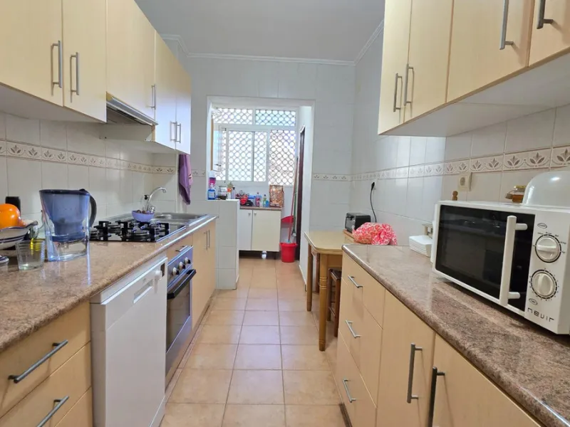 We present this spacious and bright duplex apartment located in the heart of Arroyo de la Miel, Benalmádena.